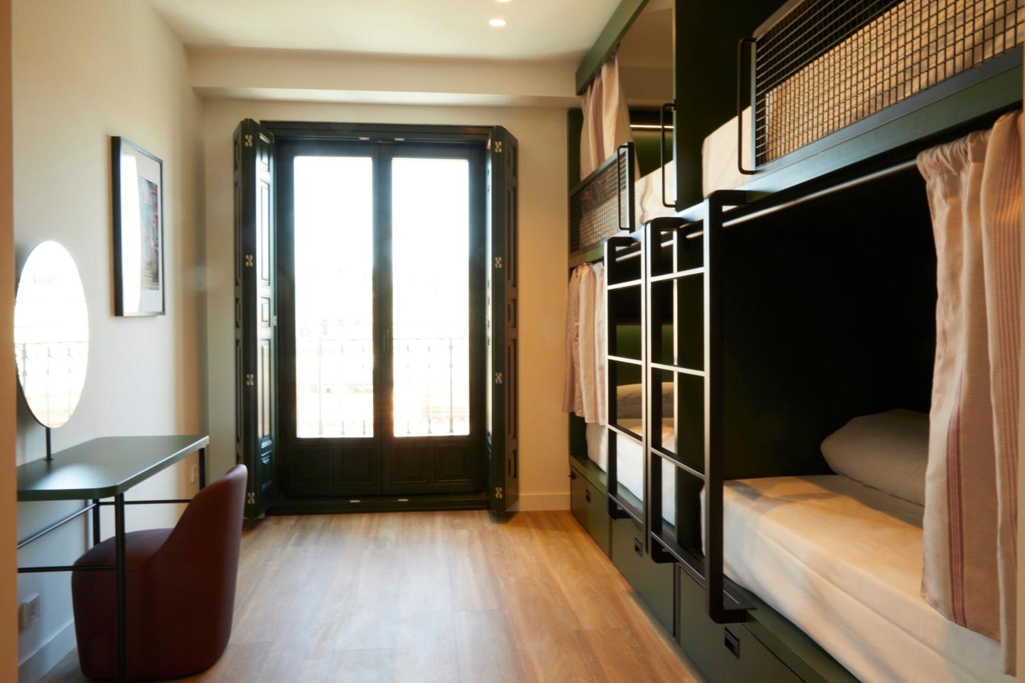 Latroupe Prado Hostel Madrid Exterior photo